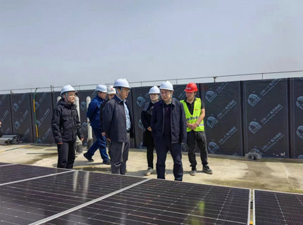 徐磊調(diào)研檢查公司首個屋頂分布式光伏項目建設(shè)情況
